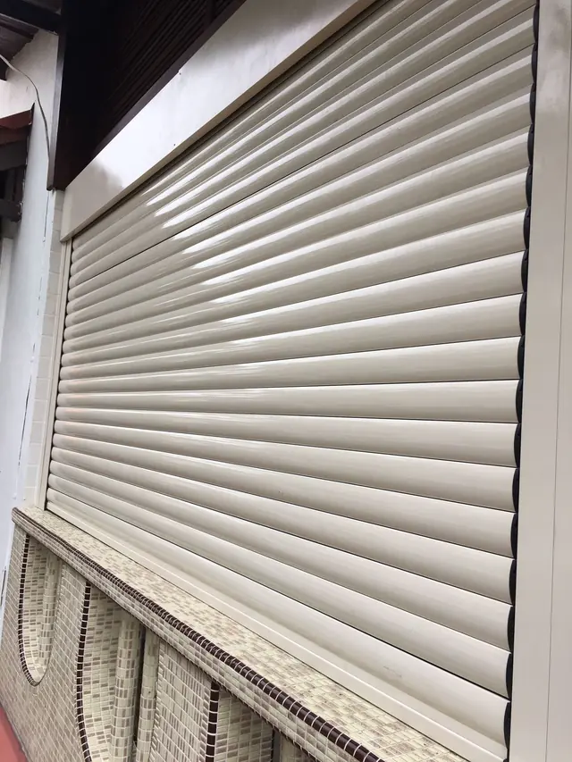 Rolltek adjustable rolling shutter